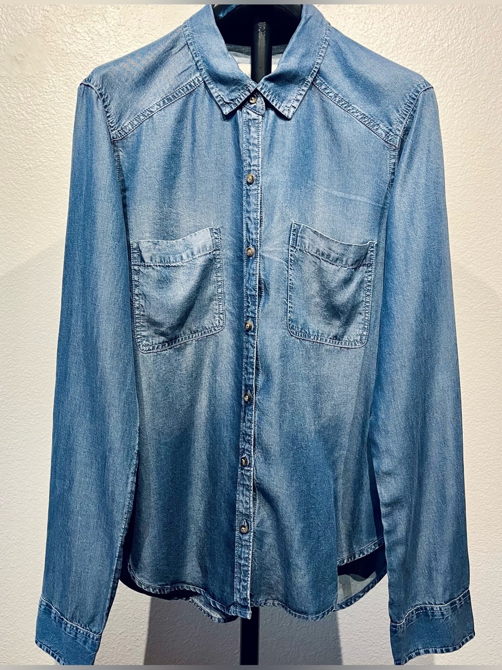Abercrombie & Fitch 100% Lyocell Denim-Look Chambray Shirt - Size M (Women’s)